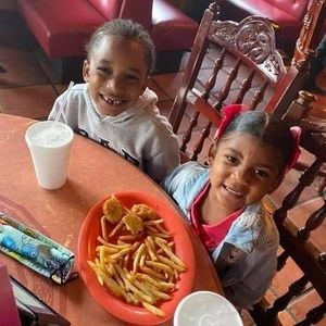 Meet your Posher, Iris